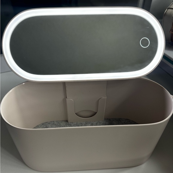 Makeup Box with LED light - Picture 2 of 5